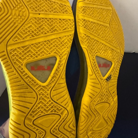 Nike Air Max XI Low GS Superman Blue, Red, Yellow; 2014 Size 6 Youth Womens 7.5 - Picture 11 of 16